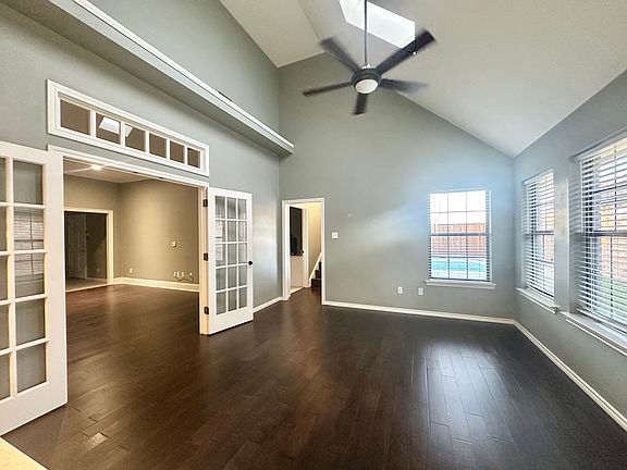 5th image of 913 McCoy Dr