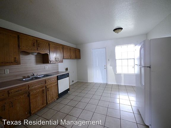 2nd image of 4800 Cedarhill Cir #B