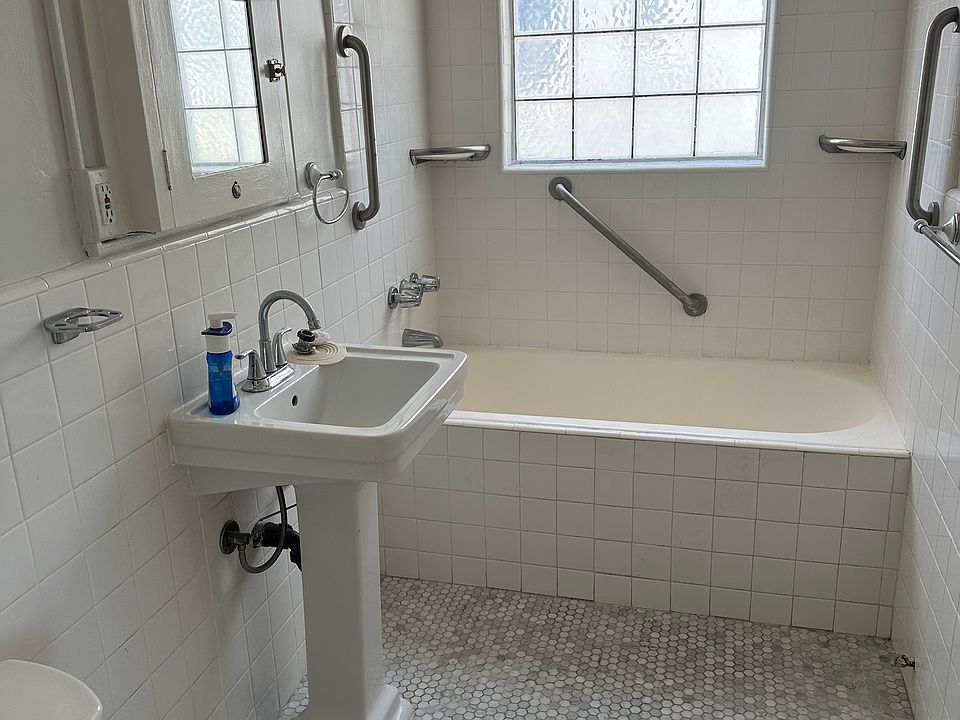 1st image of 536 Cherry Ave