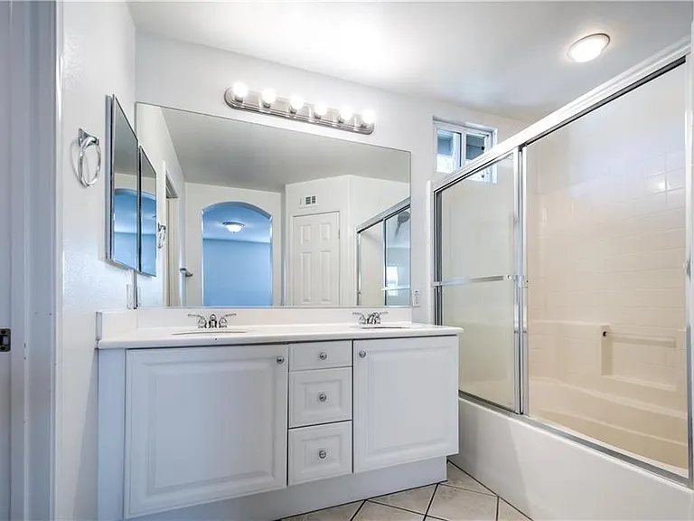 8 Silvermaple — Photo 14