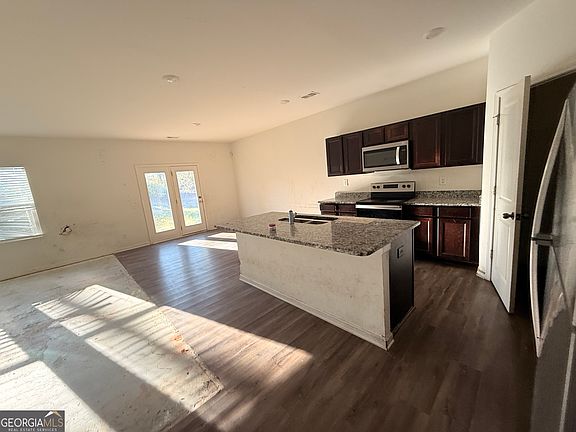 4th image of 240 Randette Dr