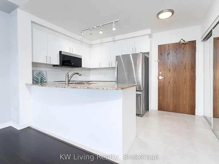 8 Maison Parc Ct #703 — Photo 3