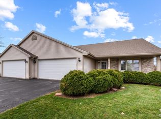 2425 W Jonathan Dr, Oak Creek, WI 53154