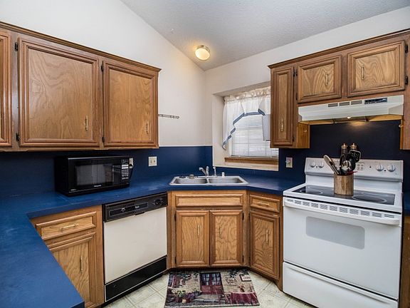 3rd image of 3423 Hyden Ave