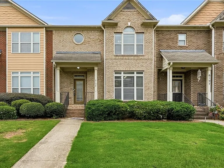 6199 Thorncrest Dr — Photo 2