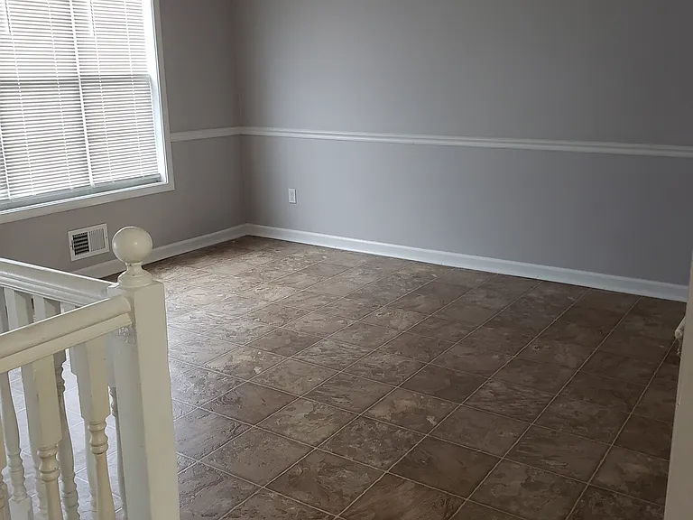 505 Washington Dr — Photo 2