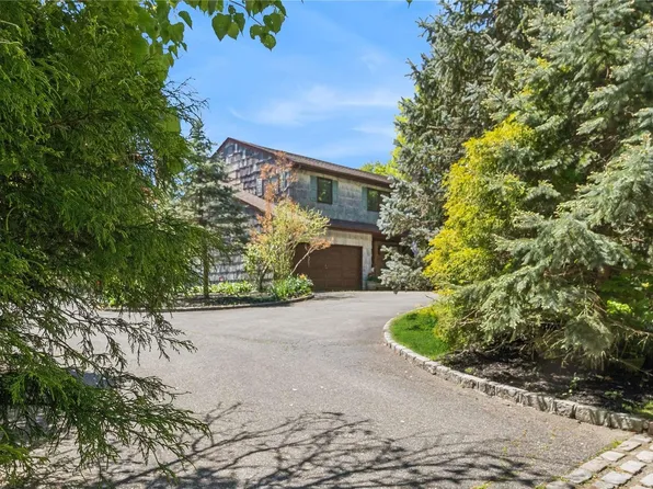 10 Walden Place, Huntington, NY 11743