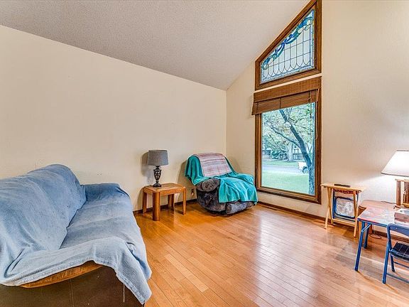 4th image of 26 Angelina Dr
