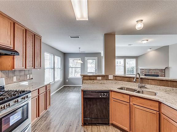 3rd image of 419 Creekwood Ct