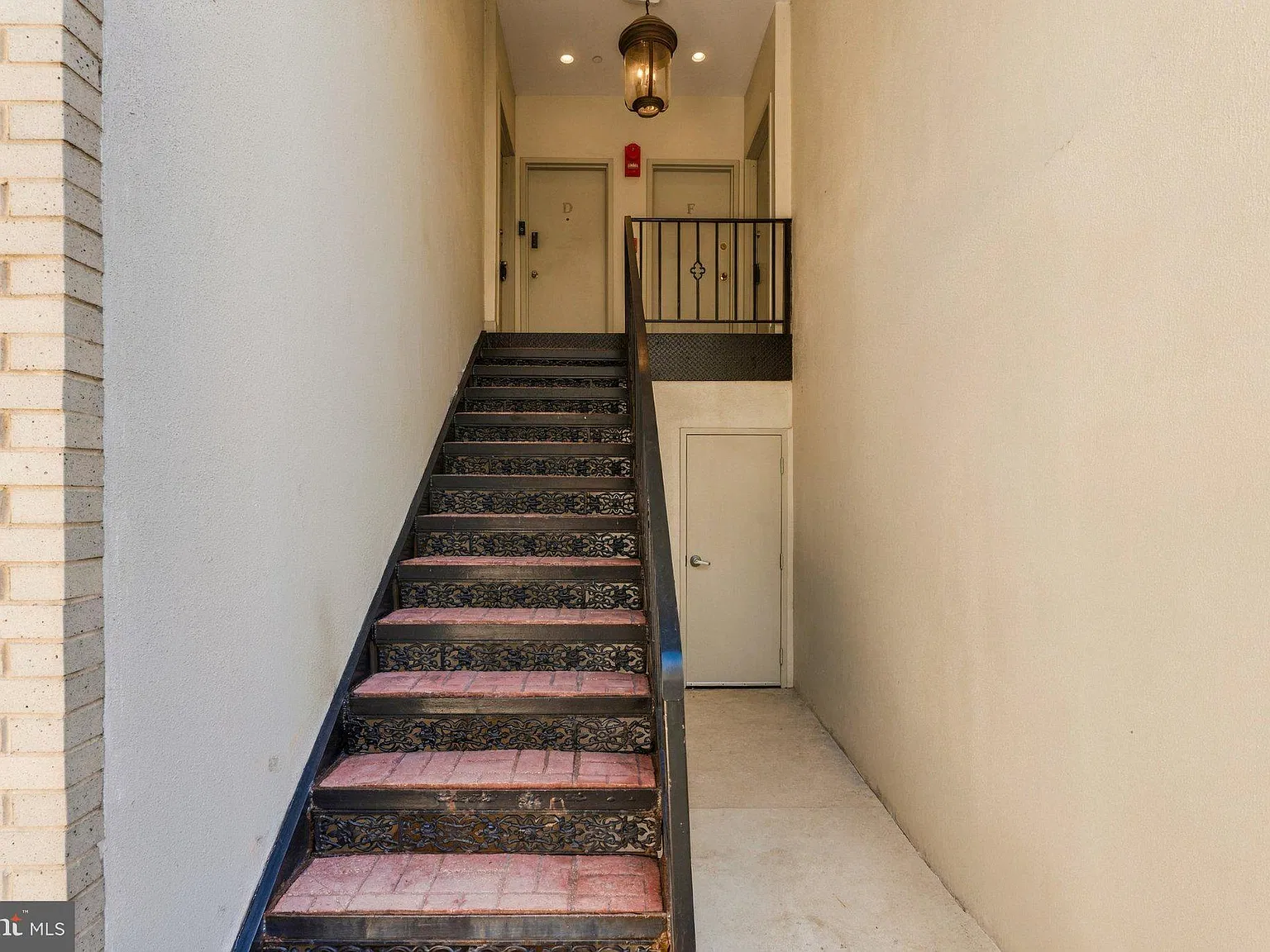 2 bed, 2.5 bath, 1590 sqft, $4,895 — Photo 3