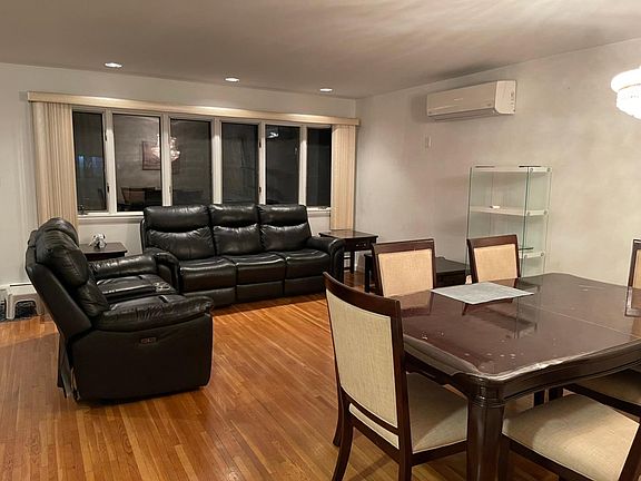 3rd image of 22-11 Lee St Floor 1