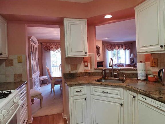 5th image of 12 Kirkwood Dr