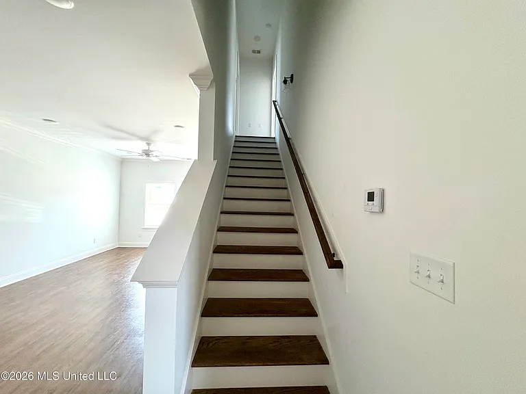 701 Southview Dr — Photo 18