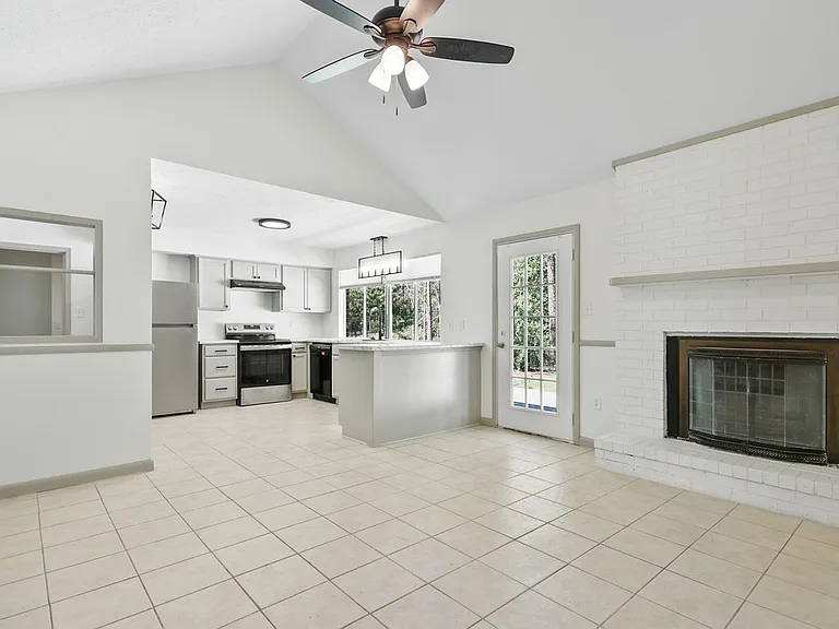 102 Mulberry Way — Photo 4