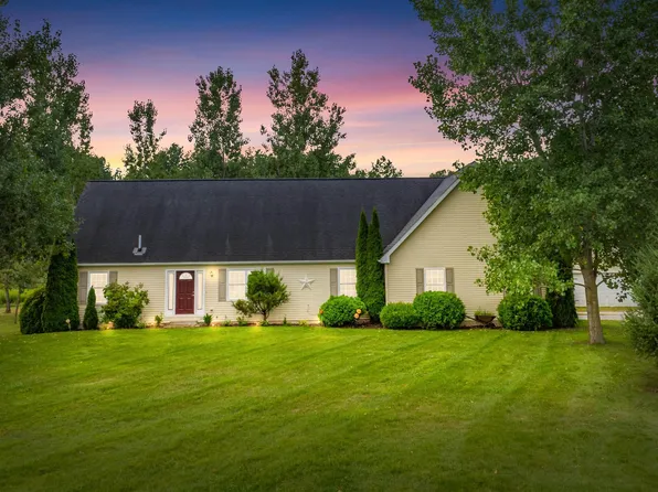7099 Arnold Rd, Cottrellville, MI 48039