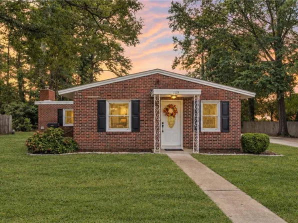 109 Causeway Dr, Chesapeake, VA 23322