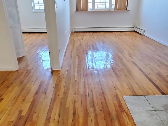 4th image of 3944 E Tremont Ave #2