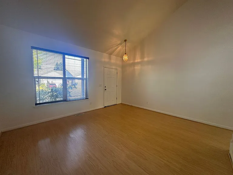 3870 Aerial Way — Photo 3