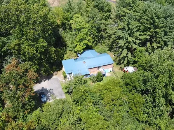 796 Piney Mountain Rd, Narrows, VA 24124