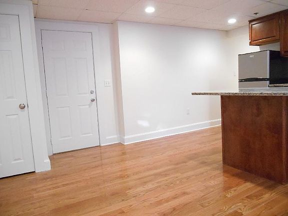 4th image of 46 Strathmore Rd #D