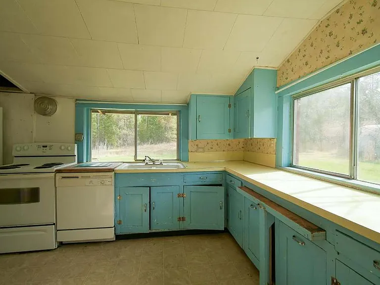 64 White Pl #A — Photo 3
