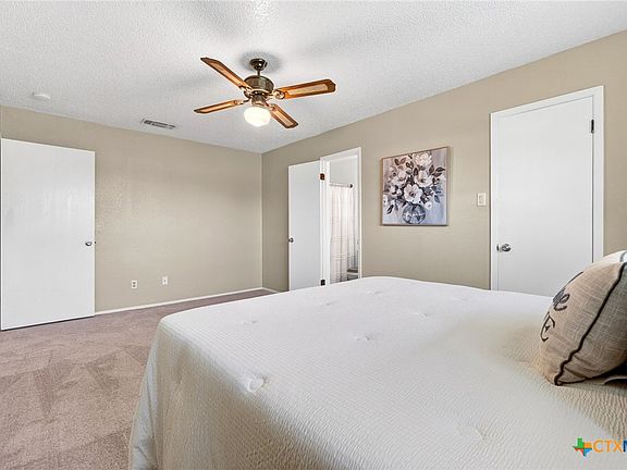 5th image of 2406 Buttercup Cir