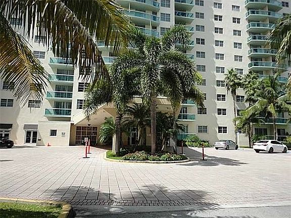 3rd image of 19390 Collins Ave APT 122A