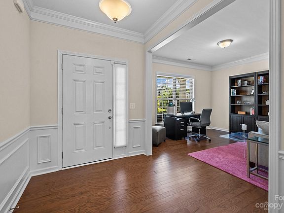 4th image of 1036 Squire Dr