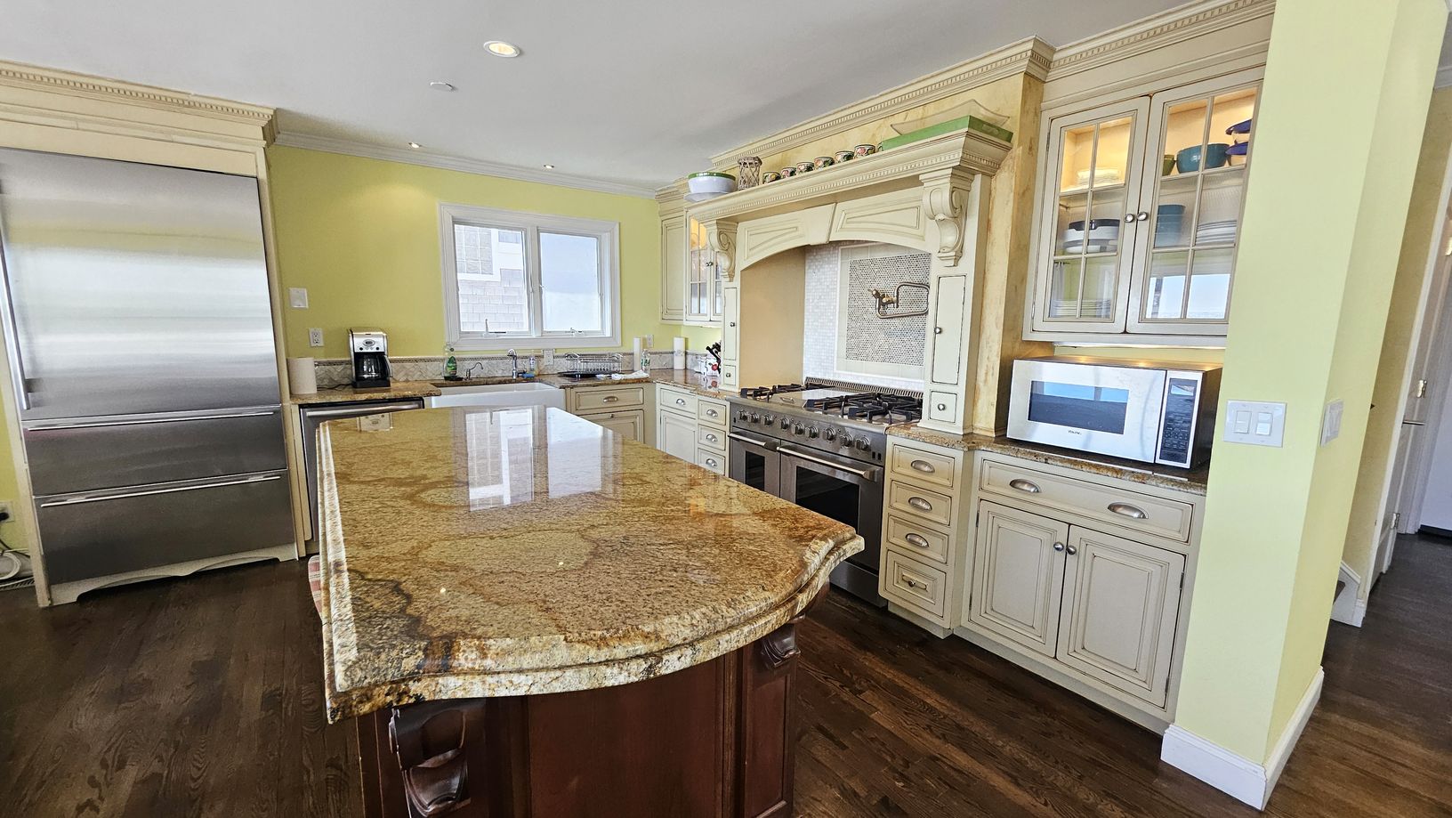  Professional kitchen