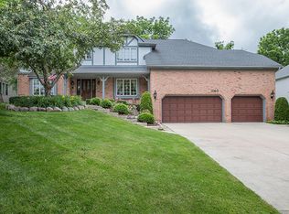 1060 Ridgewood Dr, West Chicago, IL 60185