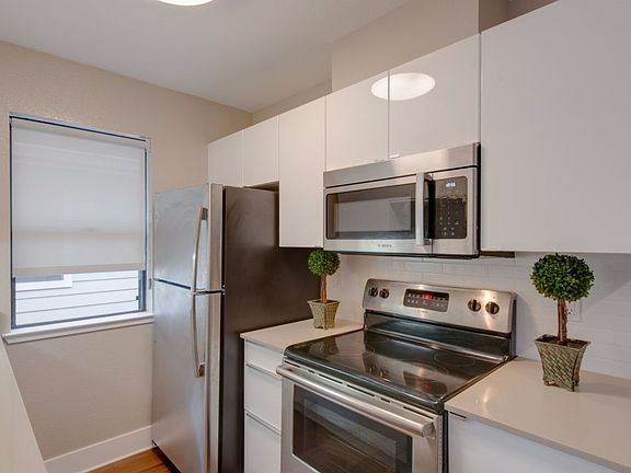 5th image of 76 Lakeshore Ct