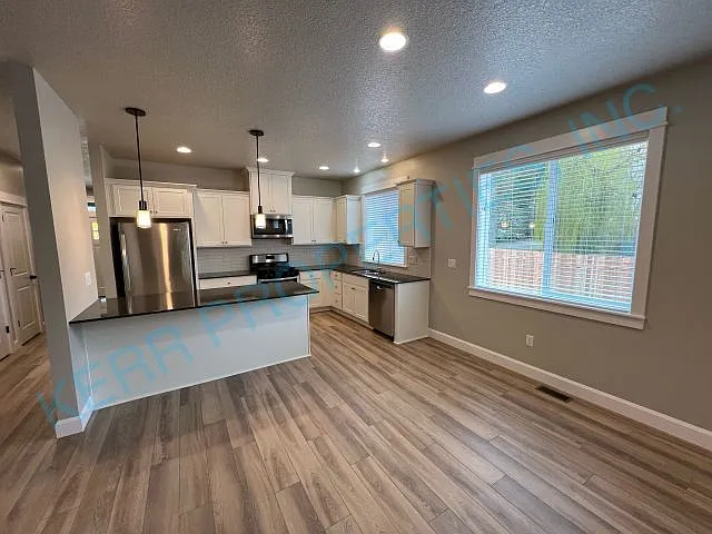 2087 SE Silver Springs Rd — Photo 4