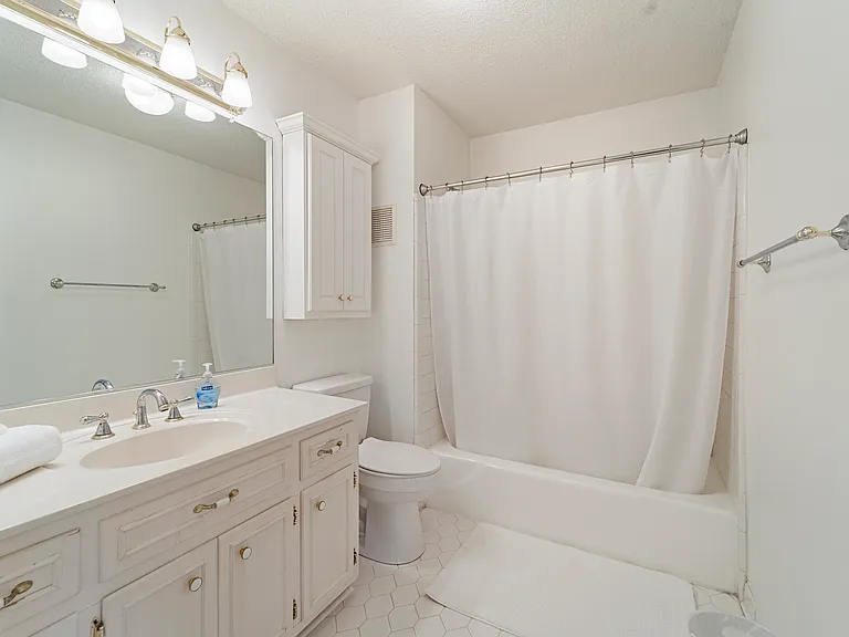 605 Regent Rd — Photo 26