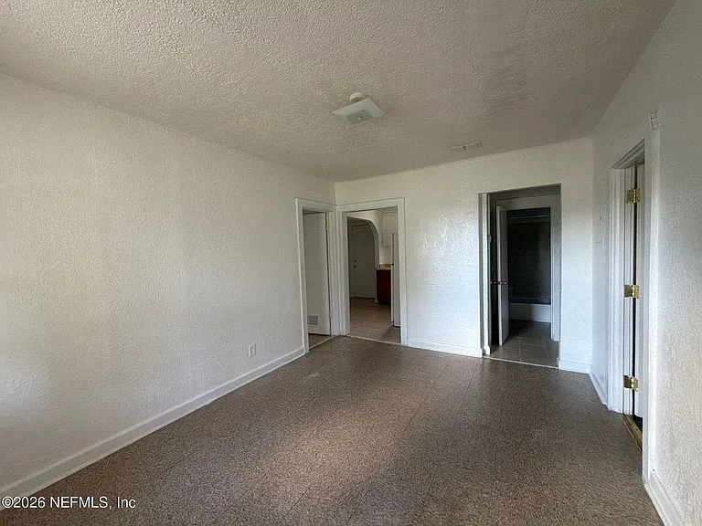 1454 Winthrop St — Photo 6