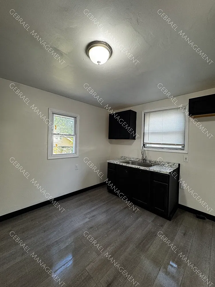 920 Durand St. — Photo 4