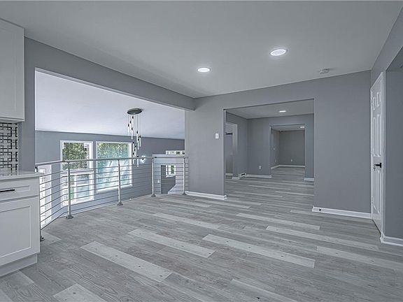 5th image of 423 Ramblewood Dr