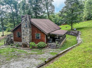 210 Pond Mountain Ln, Hampton, TN 37658