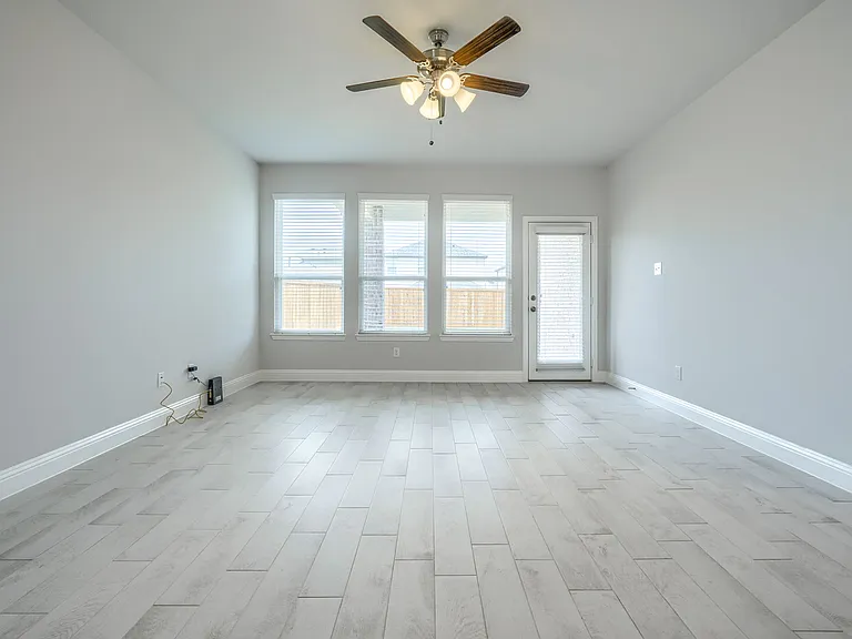 724 Portina Dr — Photo 10