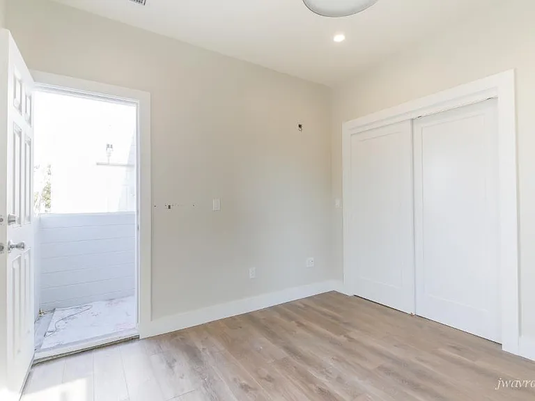 537 Valencia St #4 — Photo 16