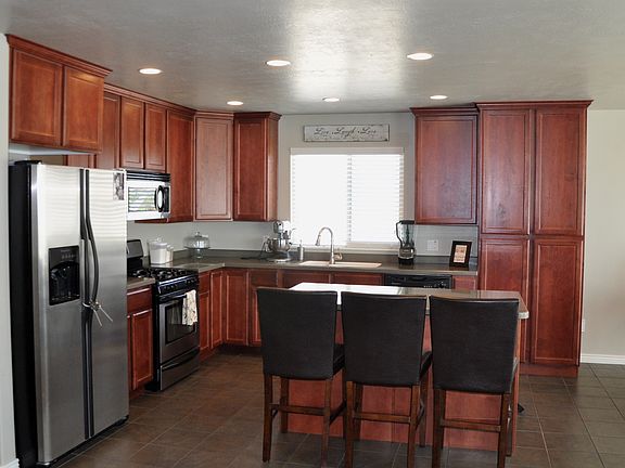 5th image of 782 N Braemar Way