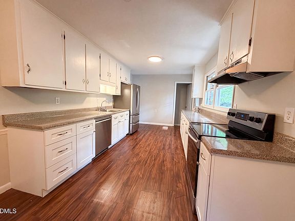 3rd image of 917 Hillview Dr