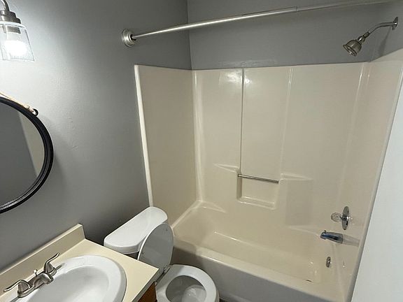 2nd image of 2134 Hamilton Pl N