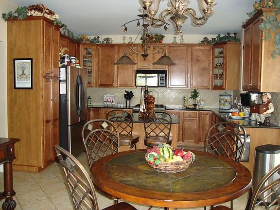 Kitchen
						:
						Functional with lots of space and storage