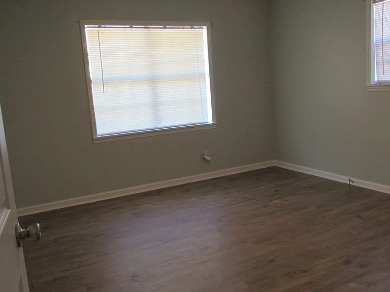 928 E Lee St — Photo 11