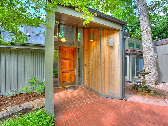 3rd image of 1012 Nottingham Cir