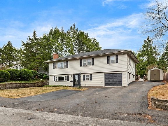 3rd image of 22 Indian Hill Rd