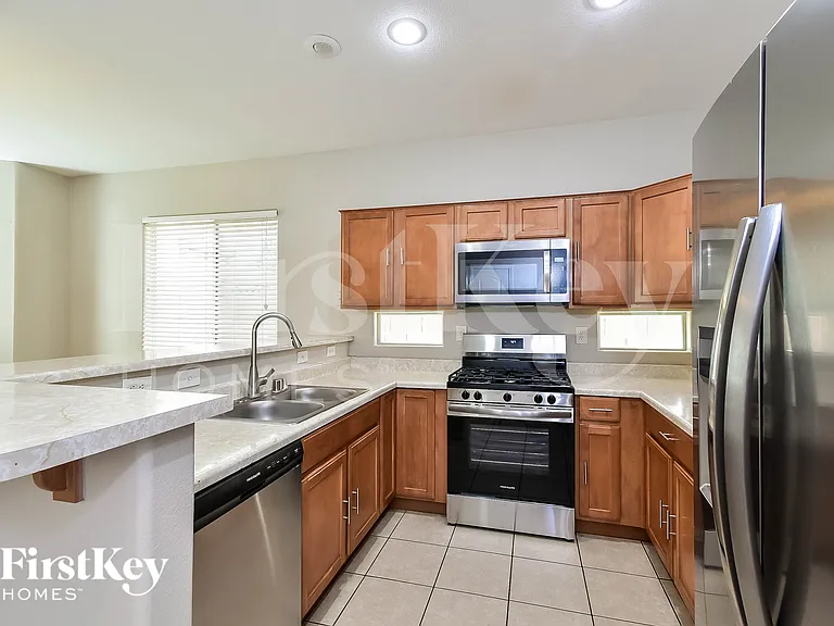 10552 Lessona St — Photo 7