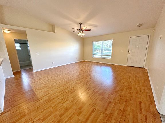 4th image of 1561 SW Broadview Street