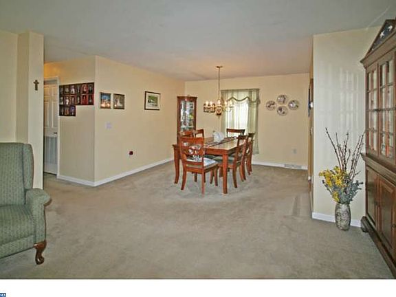 3rd image of 637 Blue Bell Springs Dr