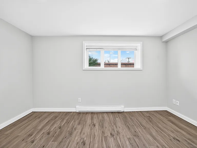 1530 Logan Ave — Photo 5